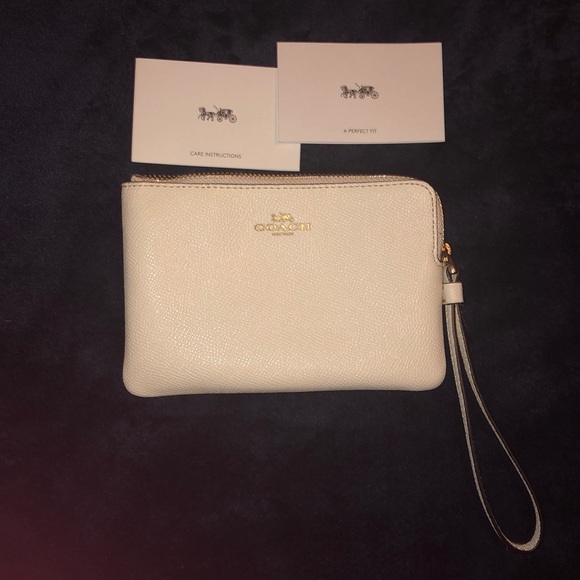 Coach Wristlet - Picture 3 of 8